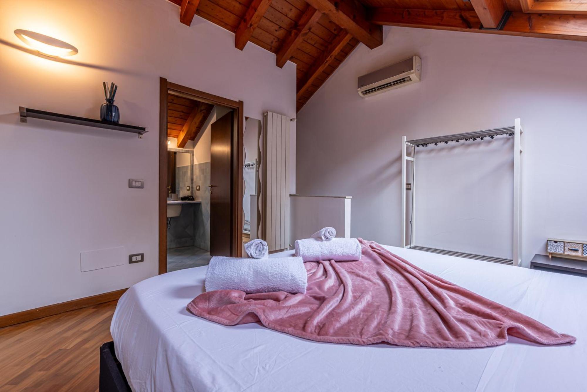 Romantic Suite Navigli - 15Min Duomo - Free Parking Milan Exterior photo